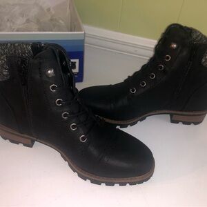 NWOT White Mountain Daisy Black Lace Up Ankle Boots Knit Collar NIB